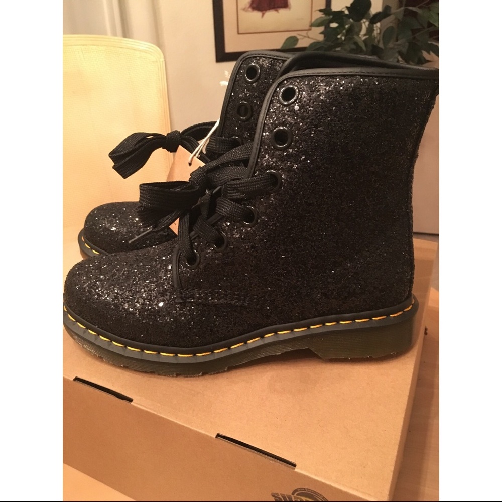 *Firm Price*DR. MARTENS 1460 FARRAH Combat Boots - Picture 2 of 6